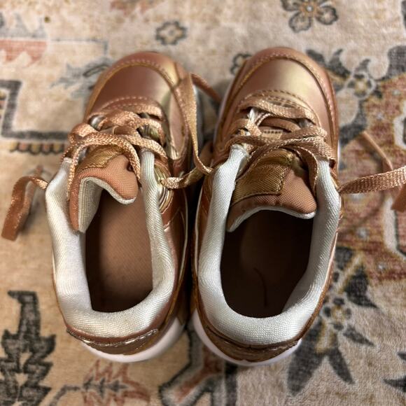 Nike Air Max 90 SE Metallic Rose Gold Girls Kids Toddler Size 8C Sneakers - Picture 8 of 13